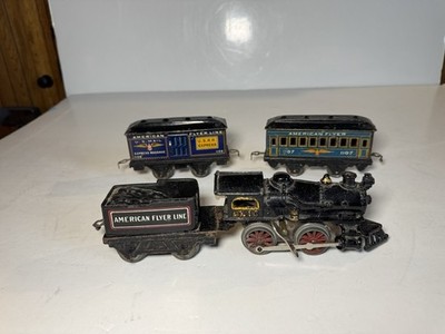 Early American Flyer #10 Wind Up Cast Iron Locomotive, 1107 Coach, 1108 Baggage