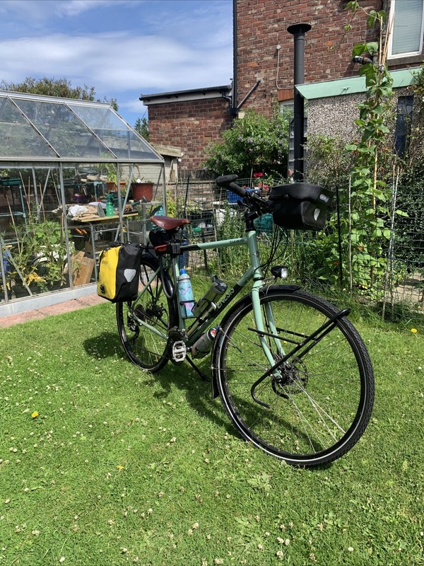 Genesis - Tour de fer 20 - Adventure/Touring Bike - Excellent Condition.