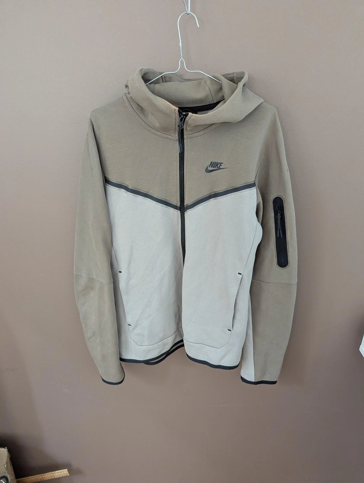 Nike Hoodie Mens Small Beige Full Zip Fleece Sweatshirt Sleeve Zip Pocket Logo
Opens in a new window