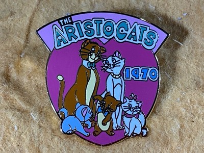 J12-12 DISNEY PIN - THE ARISTOCATS 1970 - WITH 2 ADULT CATS AND 3 BABY CATS