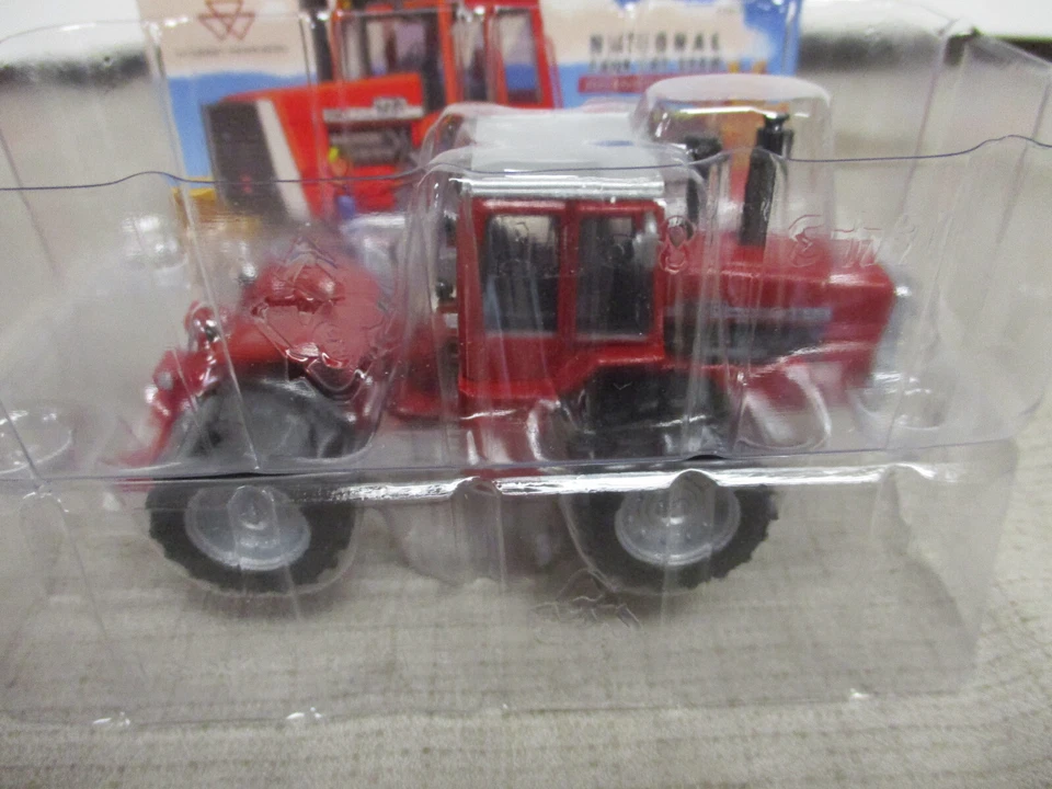 Massey Ferguson 4840 4WD Toy Tractor "2022 Nat. Farm Toy Show" 1/64 Scale NIB - Image 3 of 4