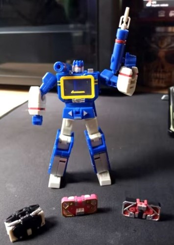 Transformer Soundwave Tuner S 04 WITH BOX - Foto 10 di 10