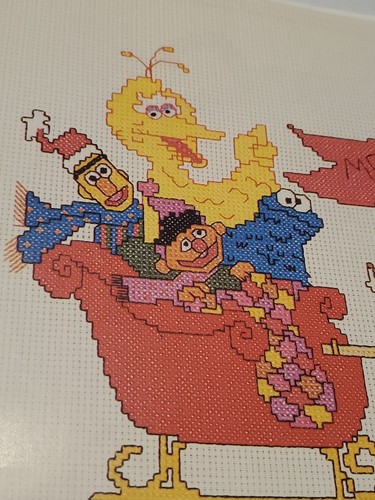 Diseños navideños Paragon Needlecraft Plaza Sésamo en punto de cruz contado - Imagen 3 de 4