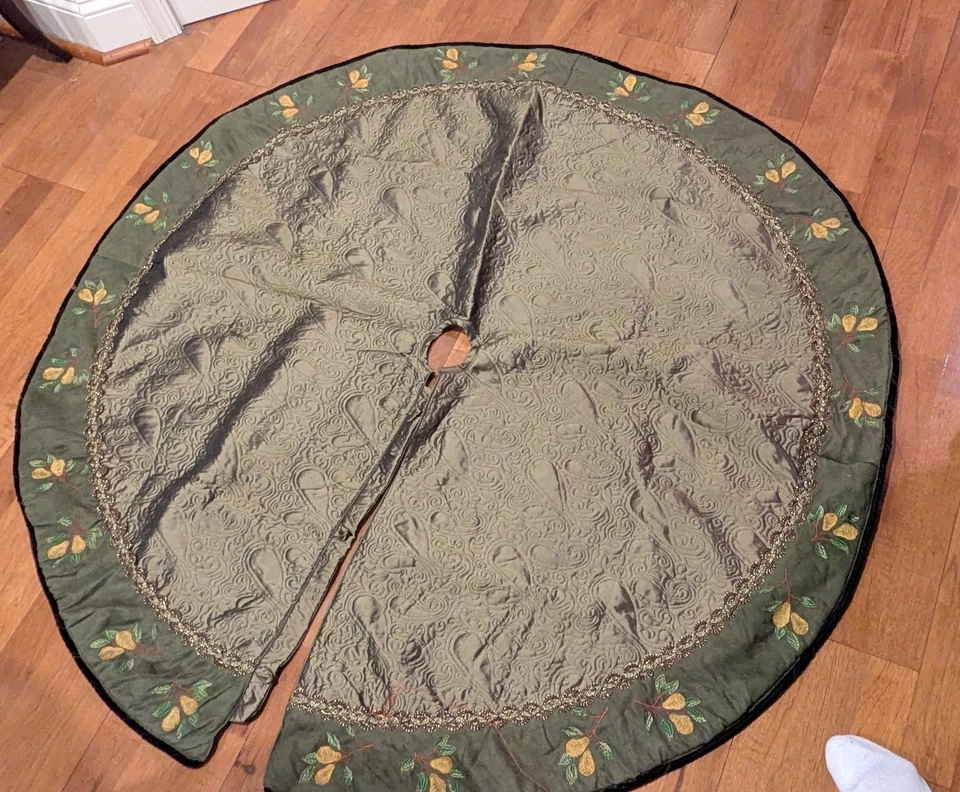 Green Embossed Velvet Embroidered Edge 52" Christmas Tree Skirt and 2 Stockings - Image 2 of 4