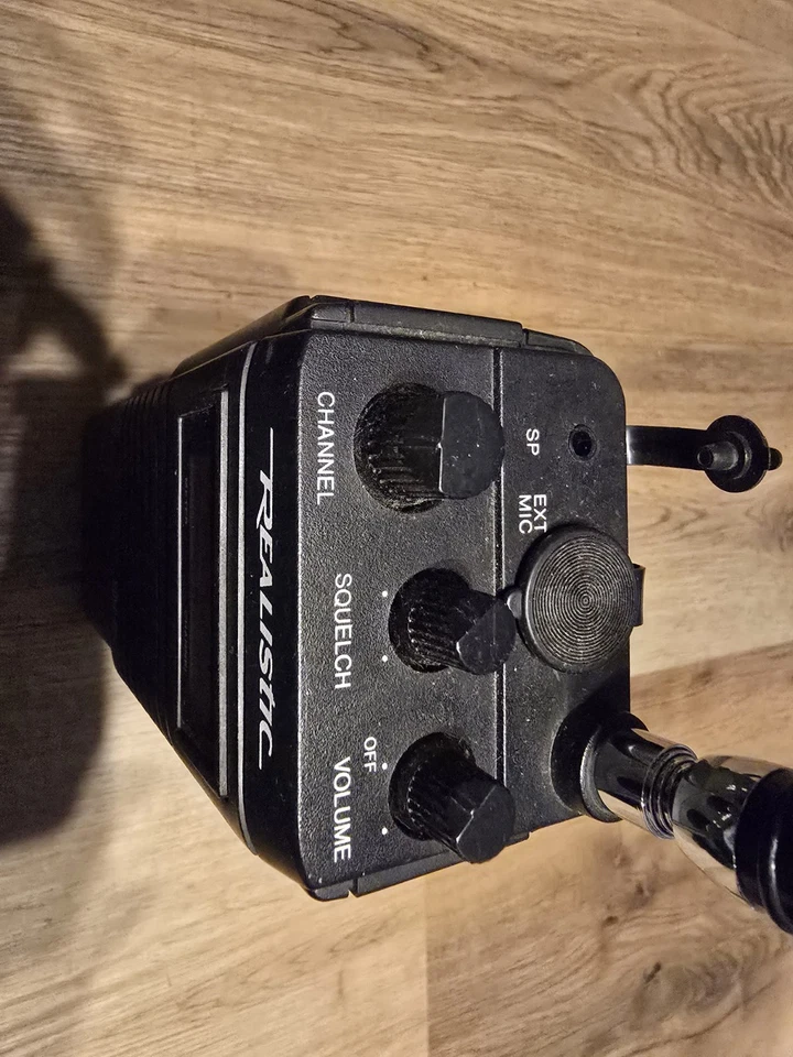 Realistic TRC-221 40-Channel Citizens Band Transceiver Walkie Talkie Black Vinta - Image 3 of 4