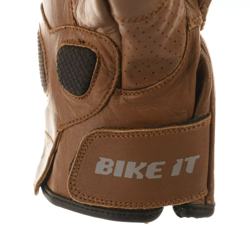 Brown, photo 4 of 7