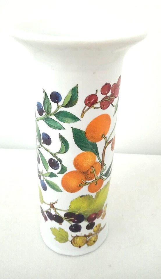 Italian Porcelain Vase Fruiti de Bosco Italy Spigarelli Fruit Berries 10"X5" - Image 2 of 4
