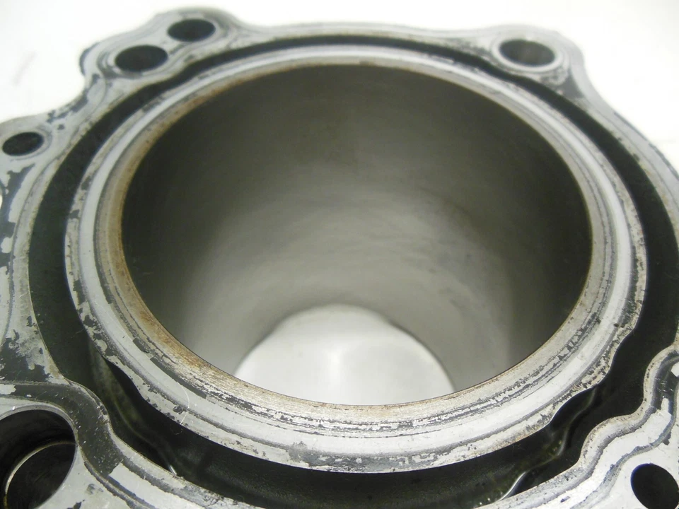 EE16 Suzuki SV 650 S 2007 FR Cylinder w Piston Good 11210-20F30-0F0 - Image 3 of 4