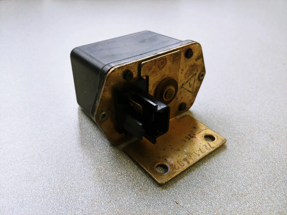 REGULADOR DE VOLTAJE MARCHAL ORIGINAL USADO MUY BONITO ORIGINAL PORSCHE 911 930 SEV Foto 2 de 4