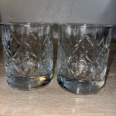 2 Dewar s Scotch Whiskey Glasses Embossed Trefoil Celtic Truth Knot Drink VTG