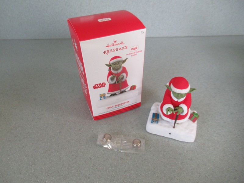 Hallmark Keepsake Star Wars Yoda Peekbuster magic Christmas tree ornament
