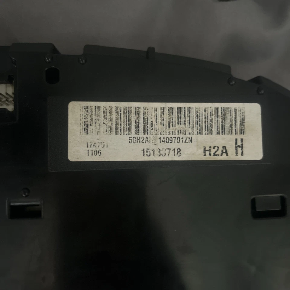 Cuadro de instrumentos Cadillac Escalade Gauge Cluster GMT800 2006 cuadro de instrumentos Foto 2 de 3