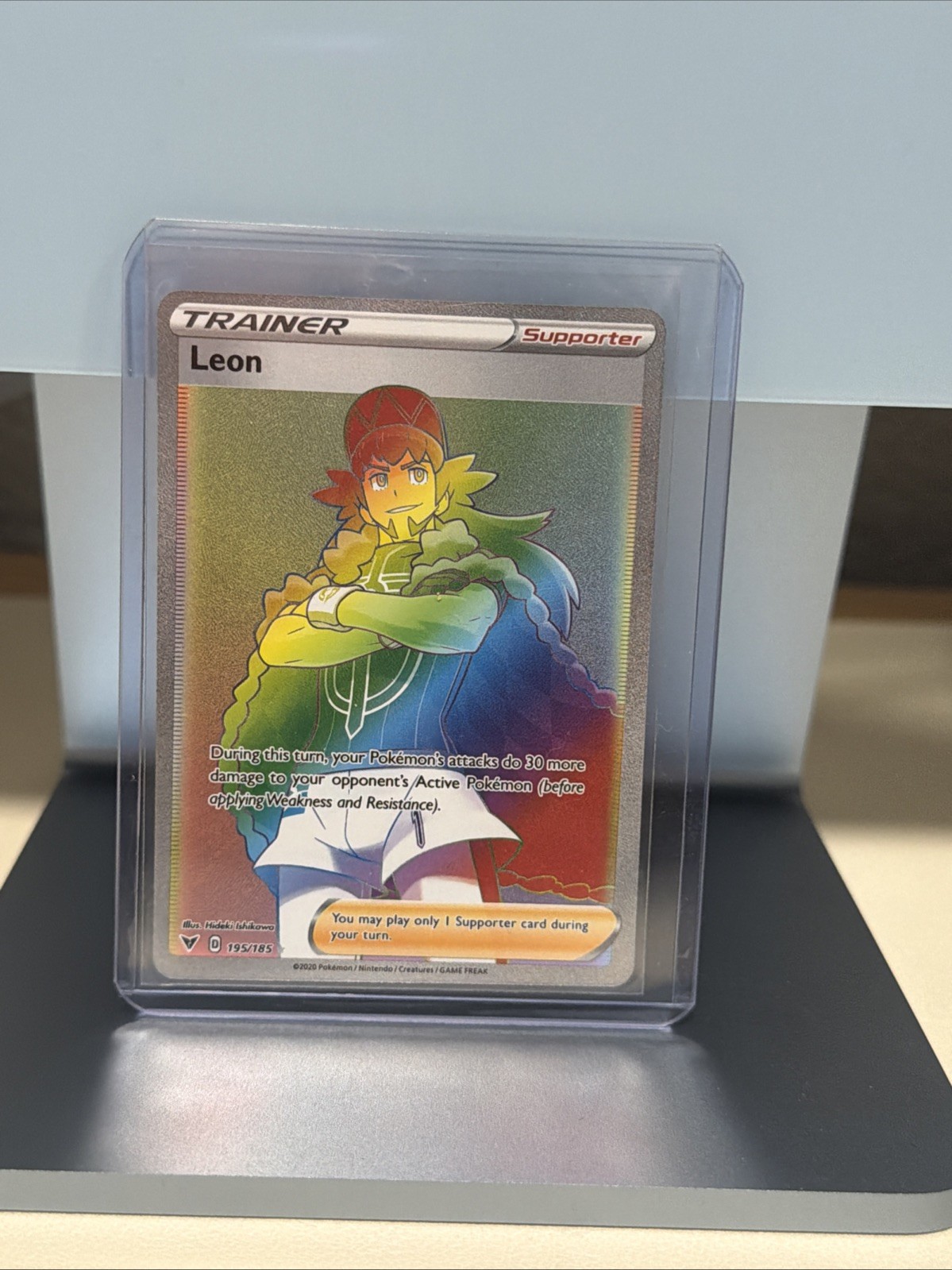Leon 195/185 Rainbow Secret Rare Holo Pokémon 2020 Vivid Voltage NM