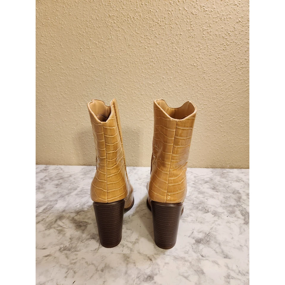 Pink Lily Women's Gold Leather Snakeskin Pointed Toe Ankle Heeled Boots Size 8 - Image 3 of 4