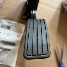 2015-2019 Subaru legacy gas pedal accelerator assembly 36010al090 Like New