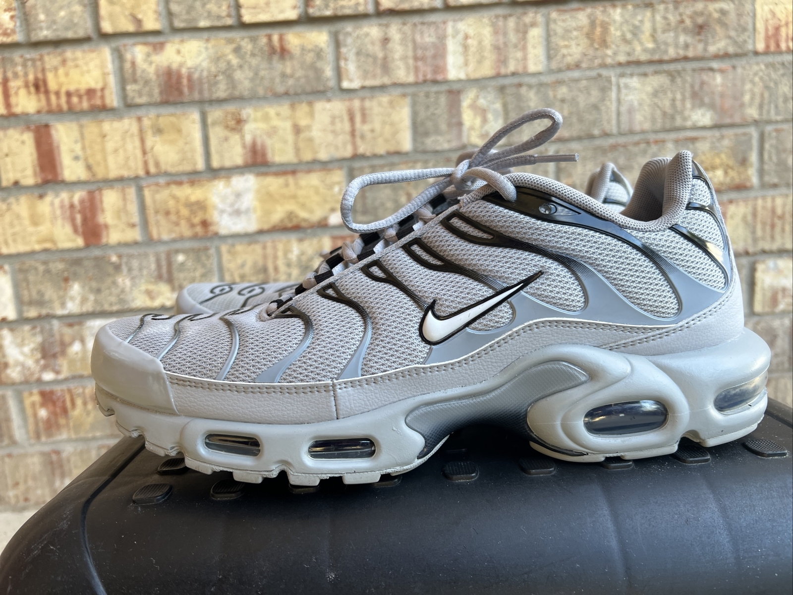 nike airmax plus wolf grey