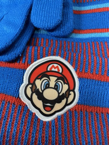 Super Mario Beanie And Glove Set - Picture 3 of 7