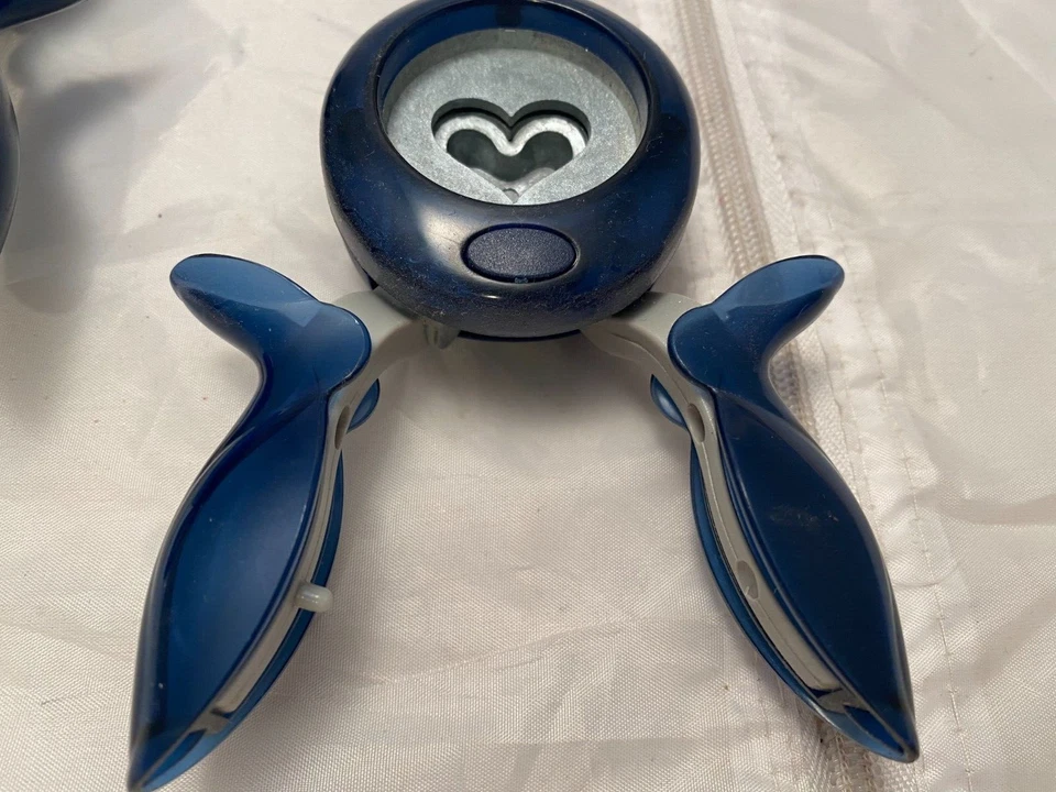 Lote de dois socos de papel Fiskars coração pequeno coração médio recortado scrapbooking - Imagem 3 de 4