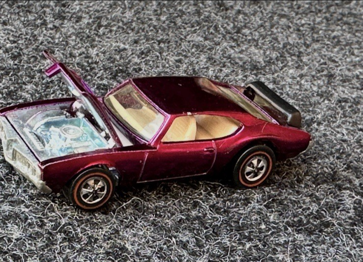 Hot Wheels 1969 REDLINE (Very Rare) Magenta Olds 442, Excellent