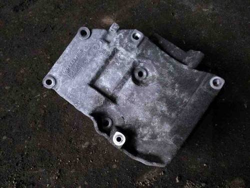 VW PASSAT Variant B5 3B6 Klimakompressorhalterung 038260885C 1.90 32514299