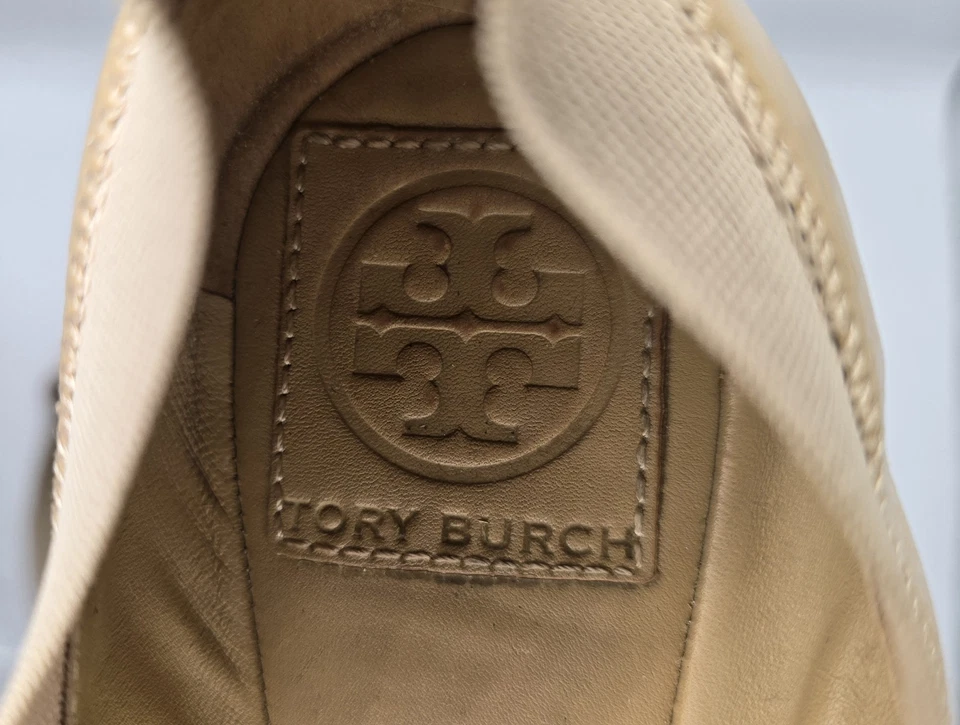 Sapatilhas de balé Tory Burch Caroline couro envernizado nude tamanho 8,5 M - Imagem 3 de 4