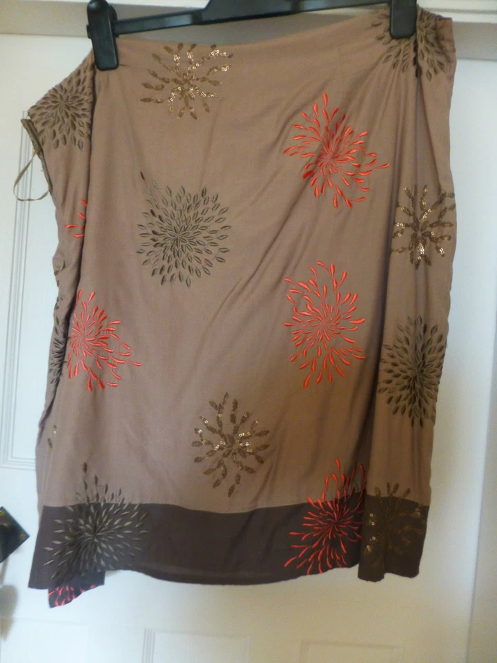 BNWT MONSOON HIBISCUS GREY LINED SKIRT EMBROIDERY & SEQUIN DETAIL SIZE 22 - Image 2 of 2