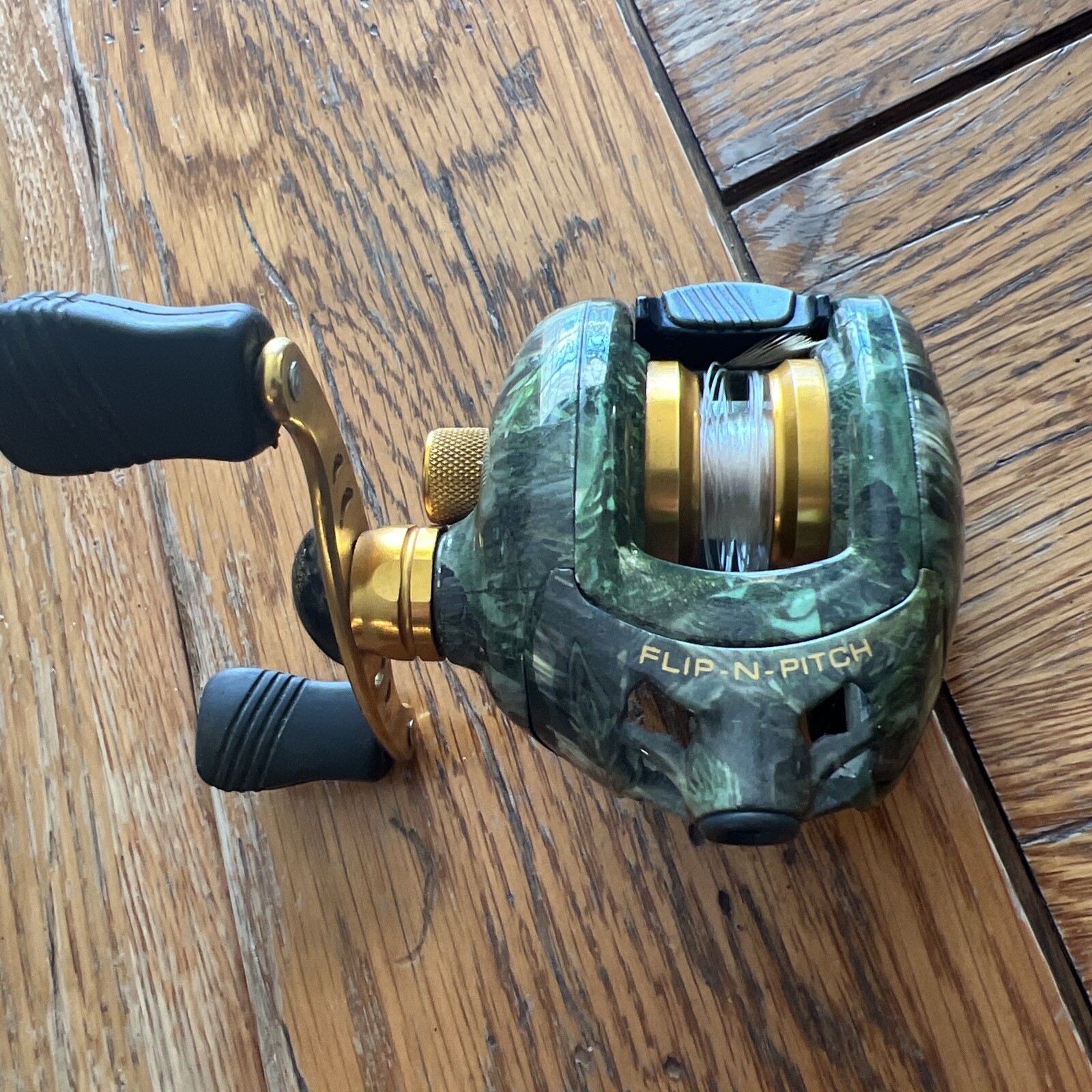 Ardent F500 Camouflage 6.3:1 RH Flip and Pitch Bait Casting 