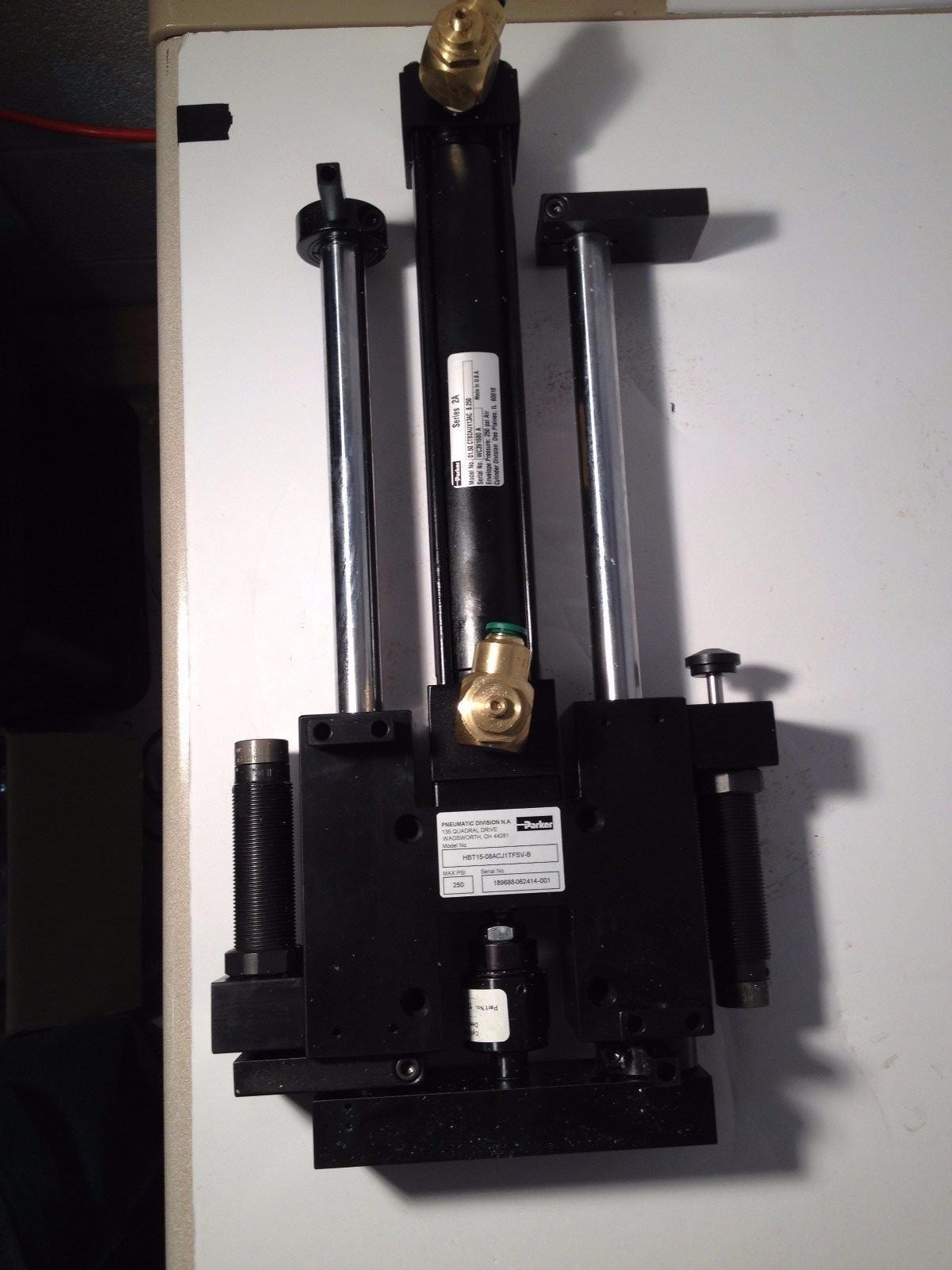 NEW PARKER HBT15-08ACJ1TFSV-B PNEUMATIC GUIDED CYLINDER, 150mm STROKE