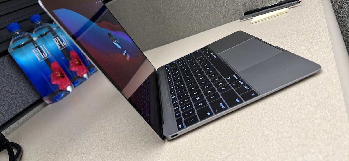 Apple MacBook 12 in 2015 Space Gray/Intel Core M 1.2 GHz Apple MacBook 12 in 2015 Space Gray/Intel Core M 1.2 GHz