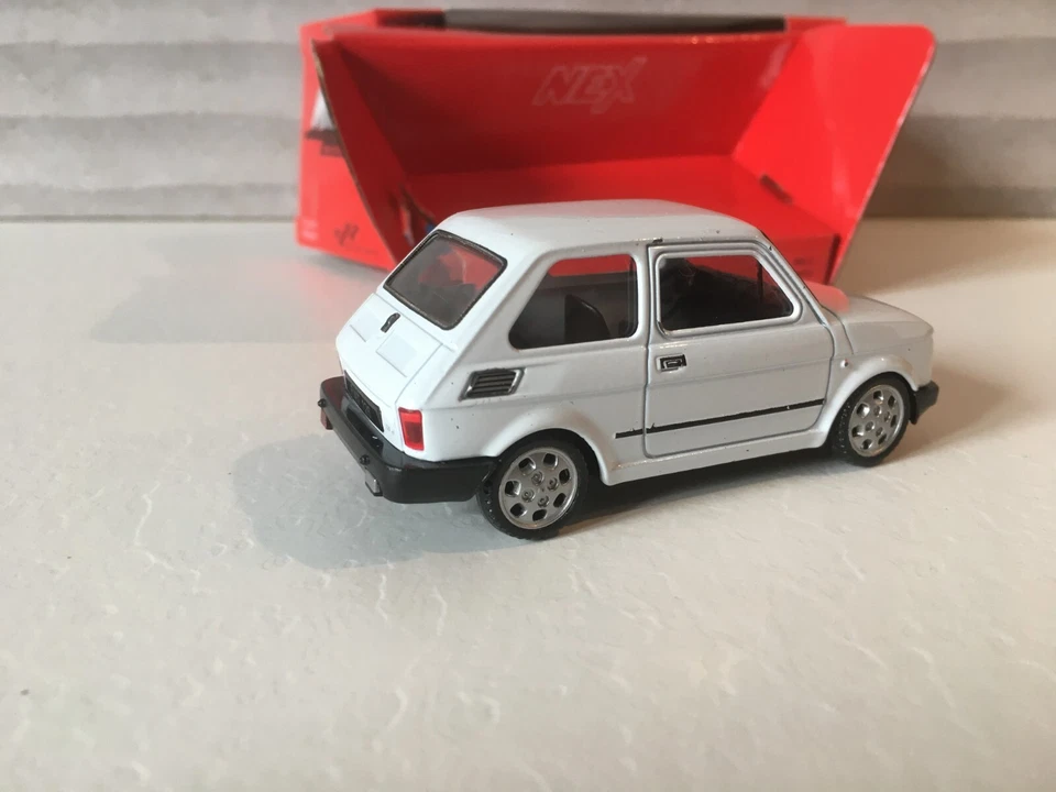 FIAT 126 FSM 1/35 WELLY automodello modellino METALLO Polski Fiat 126p Maluch - Immagine 4 di 4