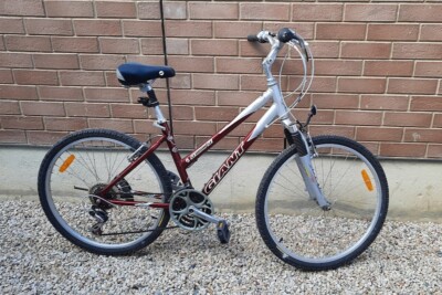 Lady's Giant Sedona SE red/silver road bike in very good condition