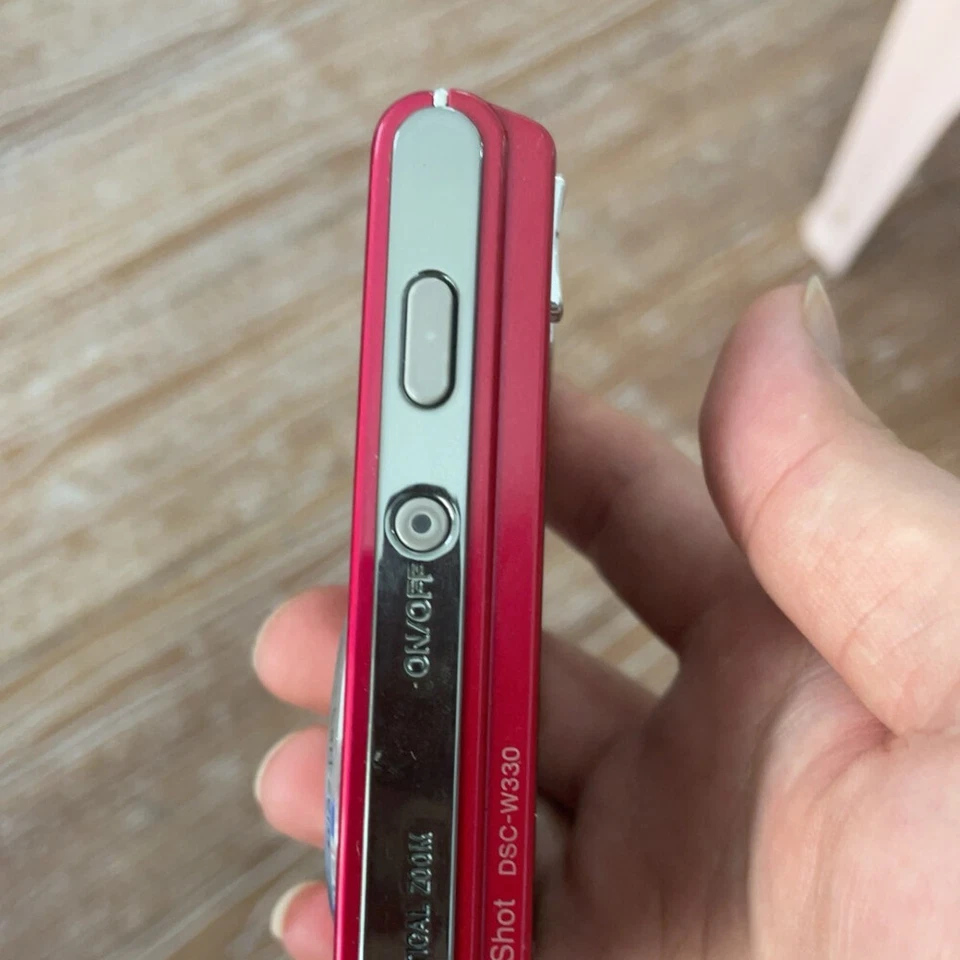 SONY Cyber-Shot DSC-W330 Digital Camera 14.1MP Auto Focus with Accessories Red - Image 4 of 4