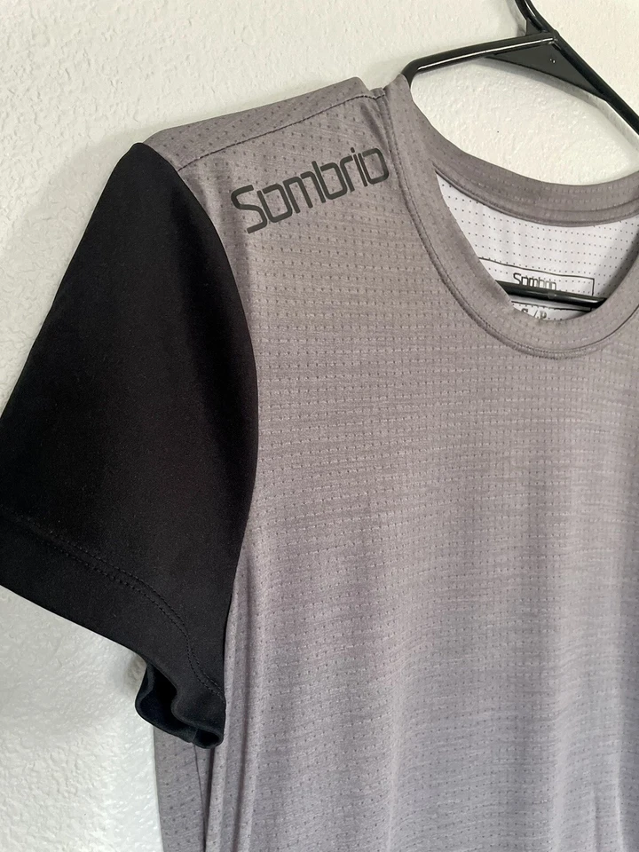 Camiseta deportiva de bicicleta de montaña SOMBRIO PEQUEÑA de aliso manga corta talla MUJER. Foto 3 de 4