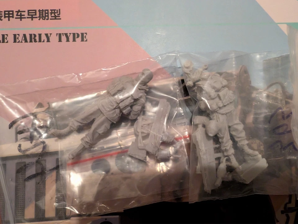 1:35 RPG Models Kamaz Typhoon MRAP + 2 Resinfiguren - Bild 3 von 3