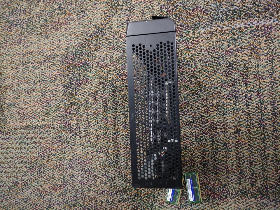 Shuttle XPC Computer Model No XH61V + AData Cards - Image 2 of 4