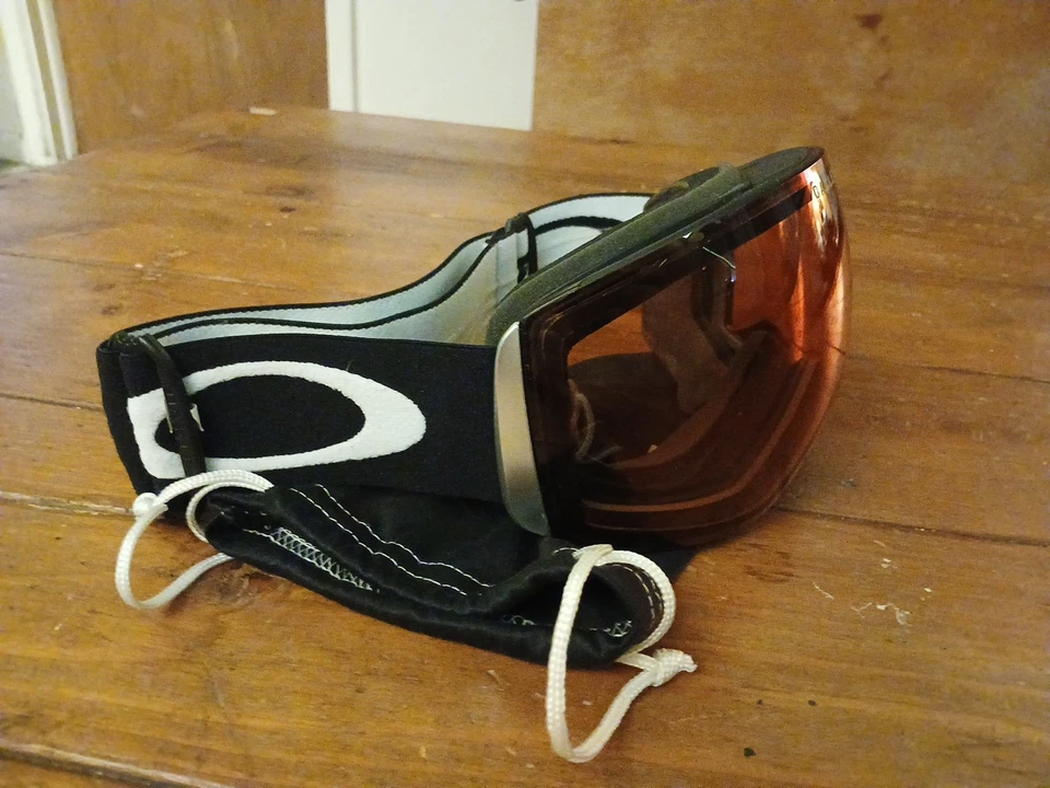 Oakley Prizm Ski / Snowboard Goggles. Barely Worn Bag Included. - Image 3 of 4