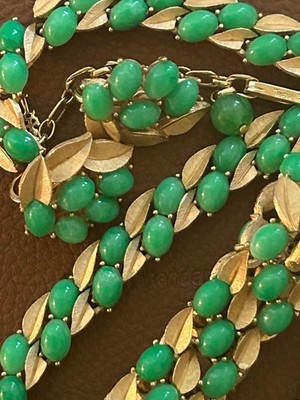 Vintage CROWN TRIFARI Signed Green Lucite Faux JADE Necklace & Earring Set #986
