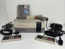 Nintendo Entertainment System NES Video Game Console NES-001 Gray With Duck Hunt