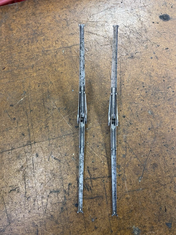 Brazos y escobillas limpiaparabrisas cromados originales 280SE 300 250 MERCEDES-BENZ W108 W109 Foto 3 de 4