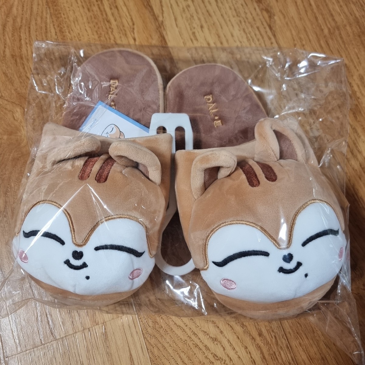 minive チェリー スリッパ IVE x MINIVE POP-UP STORE 'MINIVE PARK' OFFICIAL SOUNDWAVE
