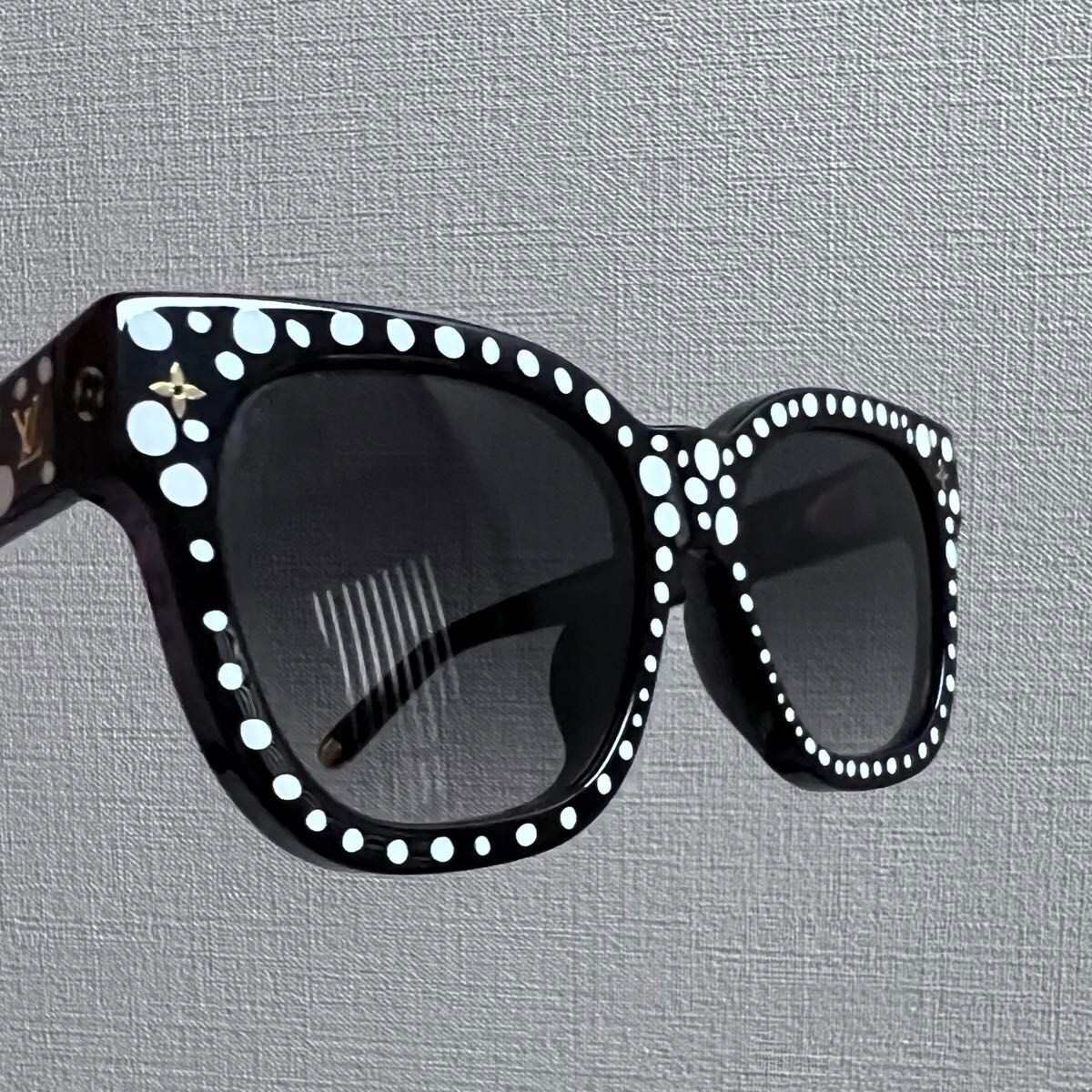 Louis Vuitton x Kusama Yayoi Women\'s Sunglasses Dotted Black Italy LOUIS VUITTON x Yayoi Kusama Yellow/Black Gradient Oversized  main image 4
