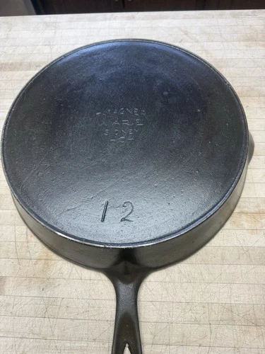 Rare WAGNER WARE Sidney -O- No. 12 Cast Iron Skillet - Stylized Center Logo