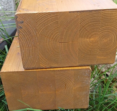 Massiver Holzbalken Kantholz braun aus Holz, zugeschnitten, Balkenform
