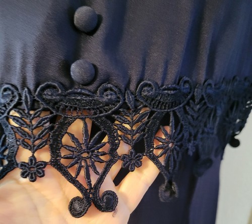 Vintage Brioche Navy Fitted Dress with Beautiful Bodice Detail Misses Size 11/12 - Picture 3 of 8