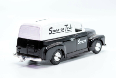 スナップオン ミニカー 1951 GMC PANEL TRUCK 貯金箱 Snap-On Tools 75th Anniversary 1951 GMC Panel Van Coin Bank Black