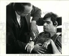 1987 Press Photo Alfred Leist visits with his son Mark during atour - cvb35145