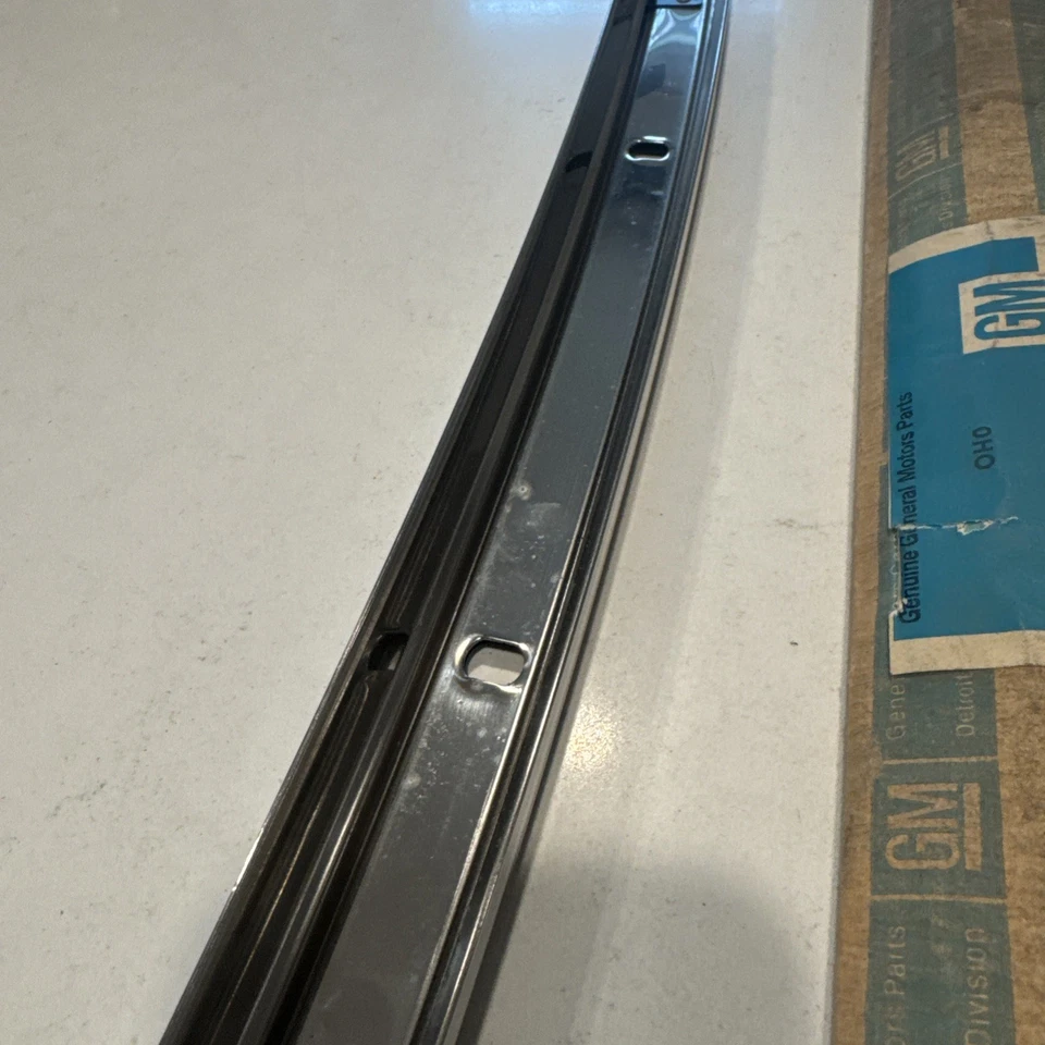 NOS New GM 8713144 1968-1970 Pontiac Weatherstrip Retainer Bonneville Catalina - Image 3 of 4