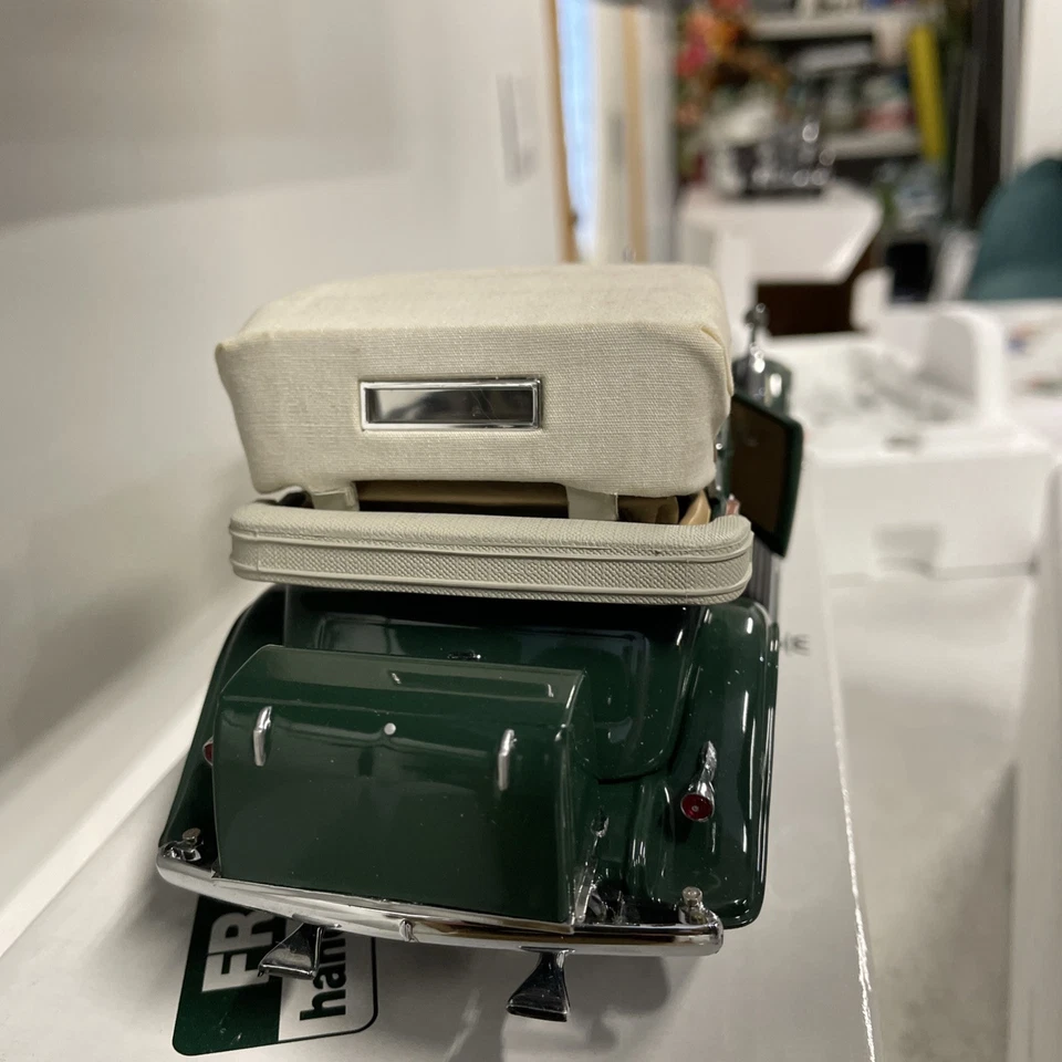 Danbury Mint 1932 Cadillac V-16 Sport Phaeton - MW-303 - Image 3 of 4