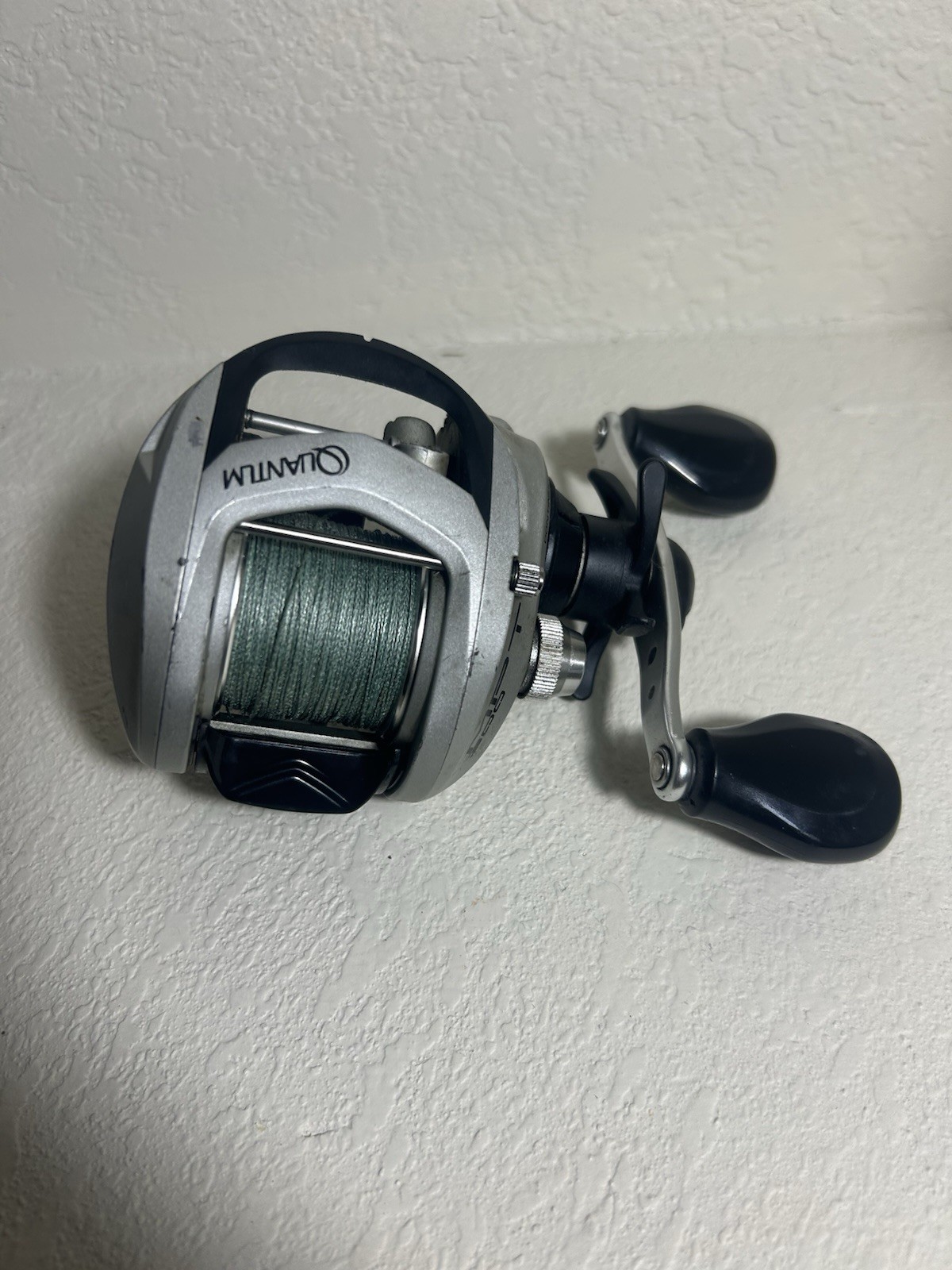 QUANTUM PT MONSTER 300 RH 7.1:1 BAITCAST REEL W/ POWER PRO B