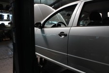 TÜR Vorn Links Skoda Fabia 1.2 HTP 6Y Farbe Silber 9102 Limousine
